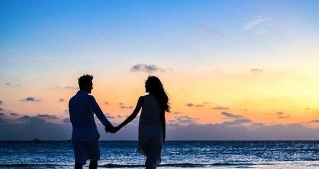 育儿心课堂|“我妈大度才原谅你，快滚回来”，懦弱妻子的回答，让丈夫错愕