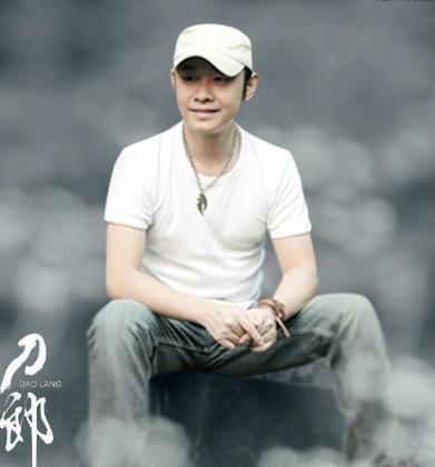 周旭阳嘉应 有种“整容”叫刀郎的帽子, 脱下帽子差别太大, 网友：这是同一个人