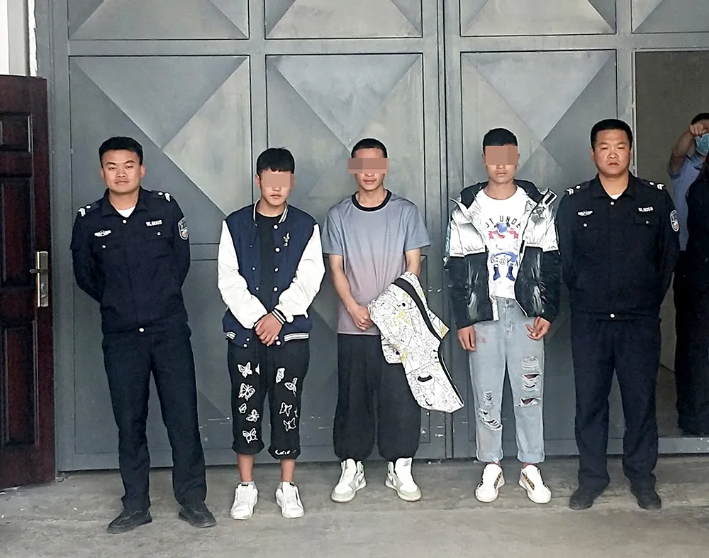 多彩威宁 威宁这几个“精神小伙”被拘！