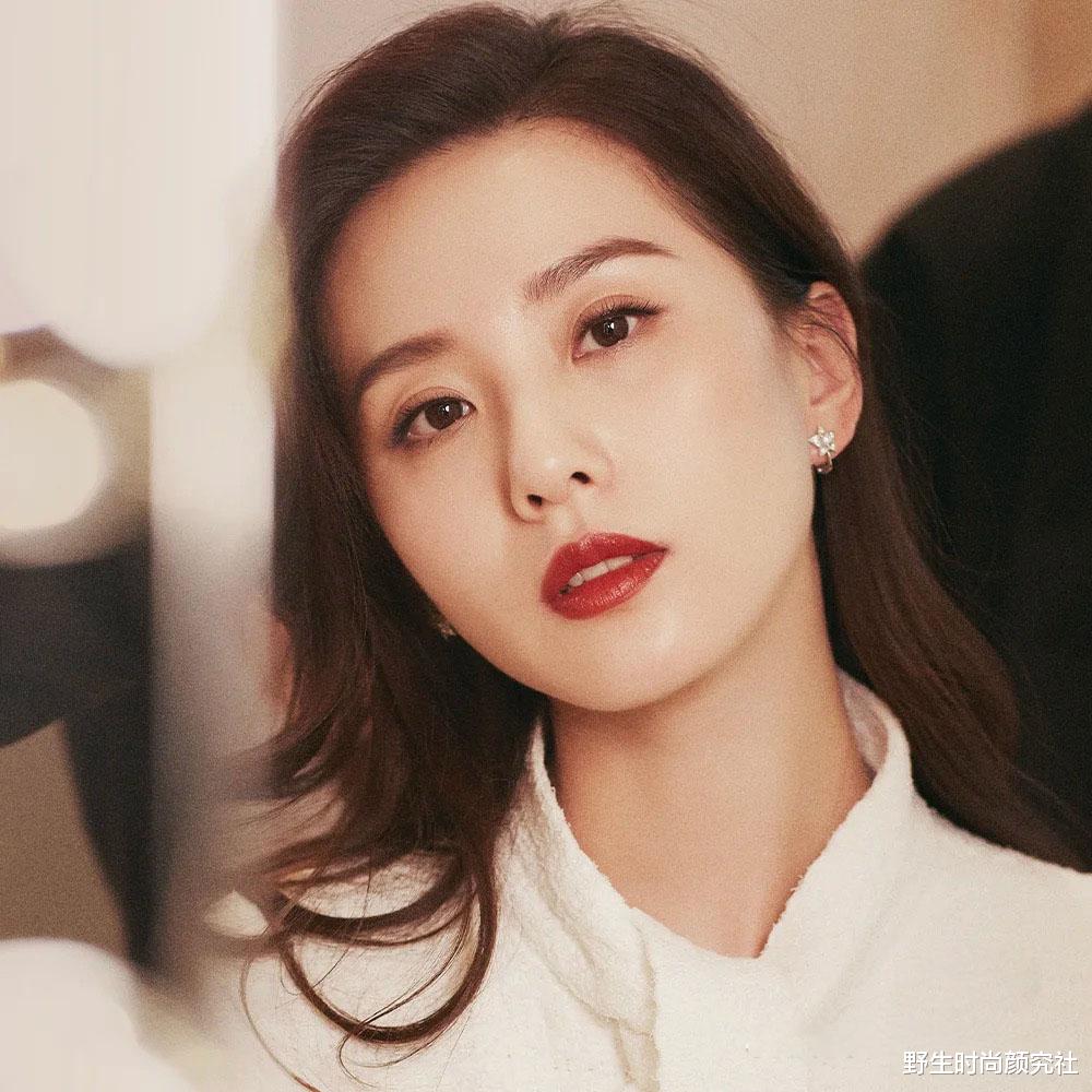 打底裤|女人选口红,别挑过气“姨妈色”,今年最潮的是这5支网红色