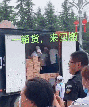 王一博|刘昊然低调再捐100万，搬物资怕被认出，王一博暖心“慰问”河南