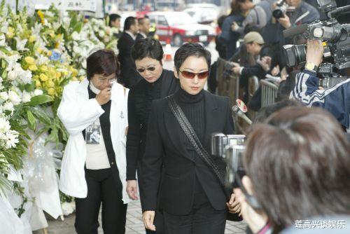 戴娇倩|梅艳芳葬礼上，娱乐圈大哥因迟到被向华强罚跪？16年后真相被揭晓