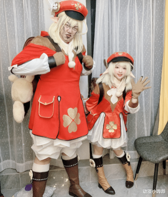 可莉|大叔与女儿一起COS《原神》可莉，画风太刚猛，网友：野兽和萝莉