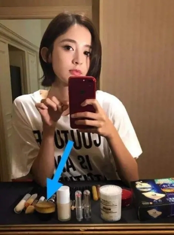 好物官|明星镜头怼脸“翻车”大合集，脸上卡粉爆痘，涂多少层都盖不住