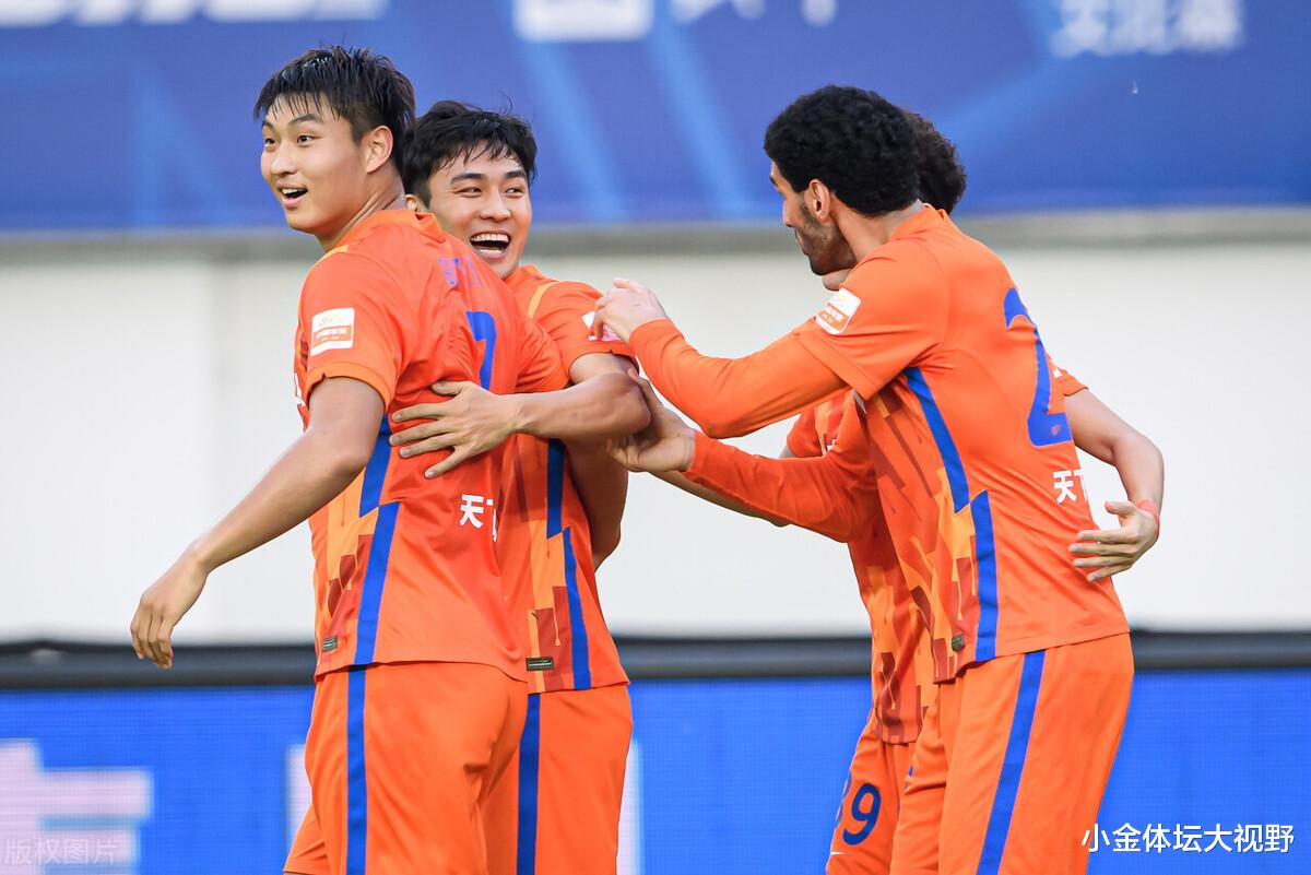 var|2021年山東泰山年終數(shù)據(jù)：勝率高達(dá)80%，中場(chǎng)核心多項(xiàng)數(shù)據(jù)第一