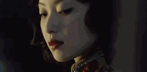 倪妮|邓伦新剧路透，与倪妮上演“跨时空”的爱恋，搂腰亲吻实在太甜了