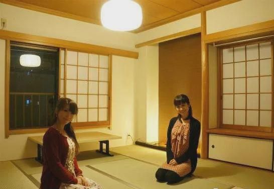 为什么日本房子都不铺瓷砖？内行人道出内情，后悔我家装早了！