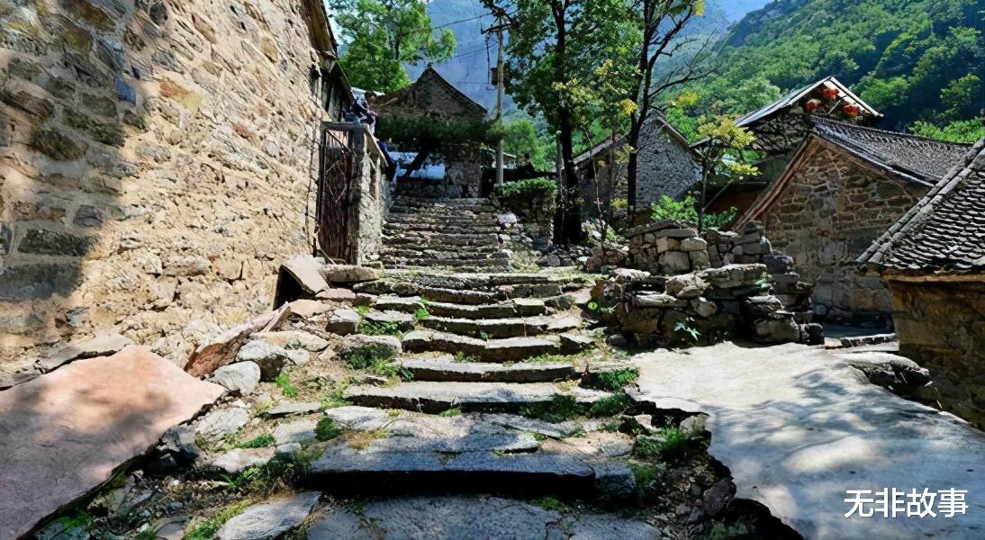 无非故事 养母生出自己的孩子后，萌萌被送回亲妈家，亲妈让她不开心