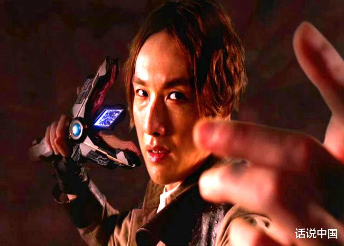 特利迦奥特曼|《特利迦奥特曼》第16集: 宝藏猎人召唤黑暗特利迦玩砸了？形象变异成怪兽！