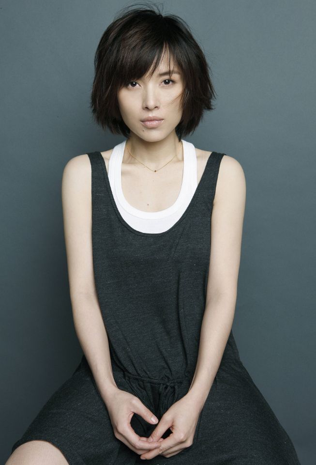 李佳|她因拍吻戏被富豪前夫抛弃，二婚嫁靳东，生的儿子帅气宛若王子