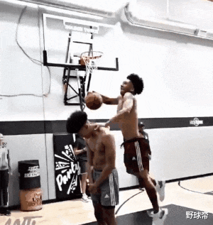 美國大學生體育協會|單場77分！引27所NCAA名校哄搶！15歲天才后衛，將預定NBA狀元？