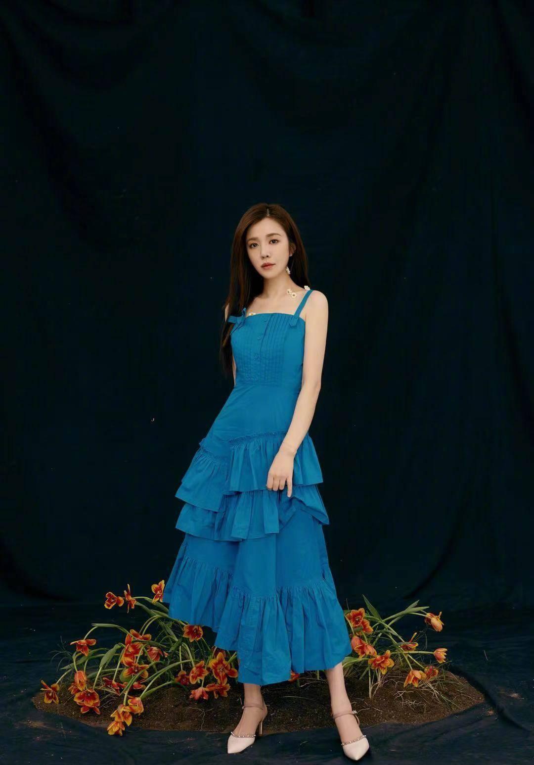 何有强|王晓晨又美出圈了，一袭裸色纱质连衣裙浪漫温柔，美得高级洋气