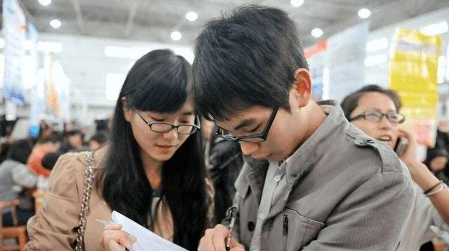 大学生|“早知道不供他上大学了”，父母这一席话，揭露了许多毕业生现状
