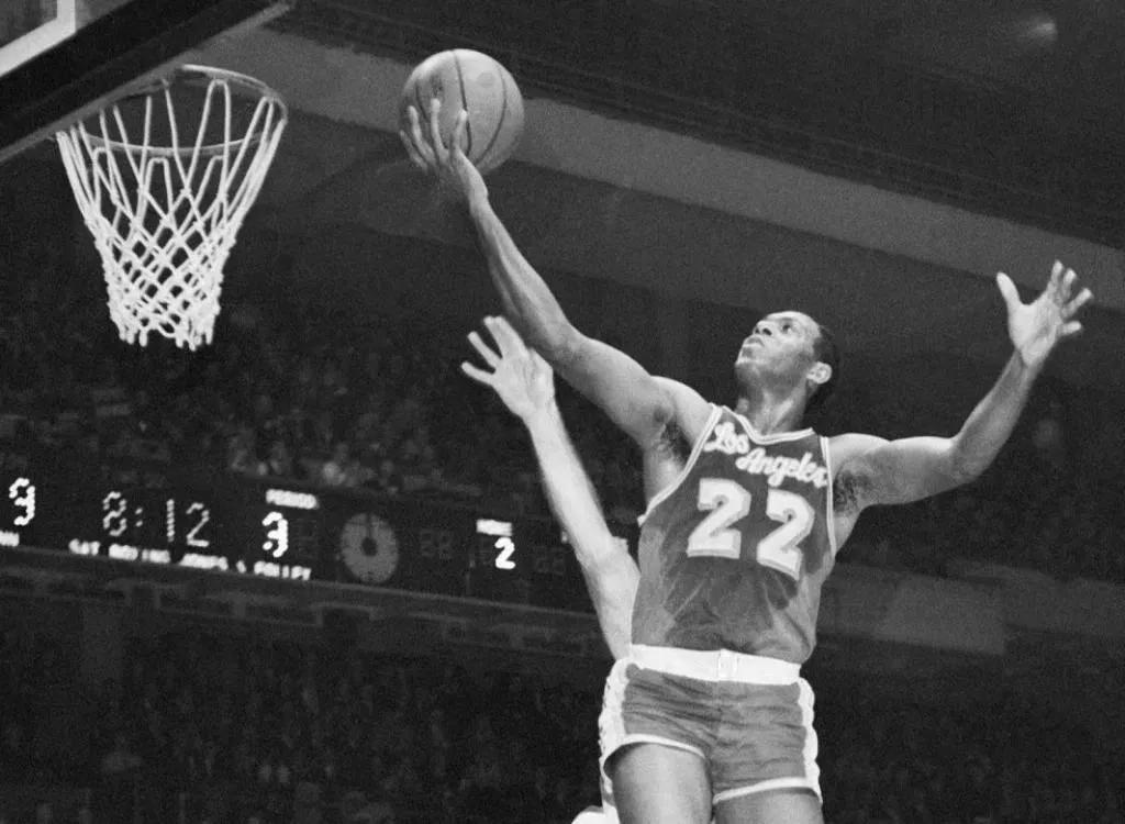 張伯倫|美媒列出了聯(lián)盟歷史上50個(gè)單月場(chǎng)均得分最高的完整列表，現(xiàn)役三人