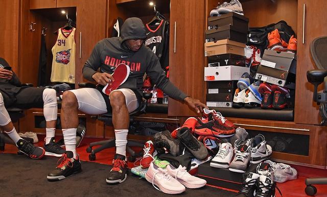 |在激烈的NBA中，球员一双篮球鞋通常会穿多久呢？你知道么