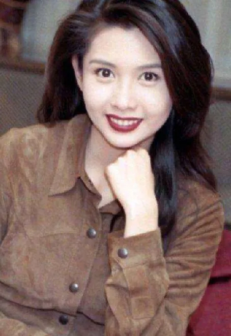 沈月|袁咏仪儿子神颜曝光！网友疯狂被圈粉：弟弟快出道吧！