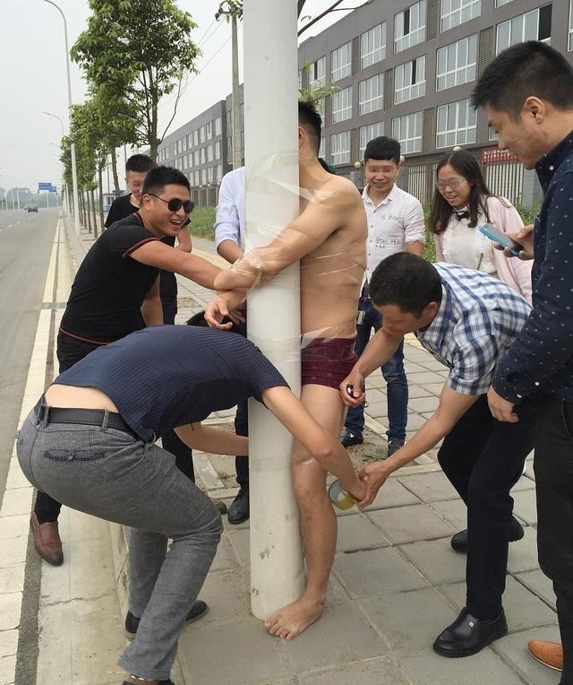 邹俊岚说 河南周口：霸气新娘阻止亲朋好拦门，退货了可咋整，网友：实在人