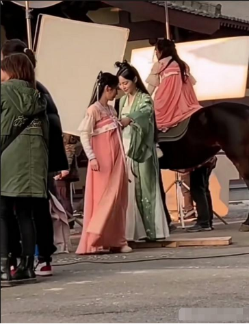 赵丽颖|她是赵丽颖替身，趁赵丽颖怀孕时疯狂接戏，今30岁两人已平起平坐