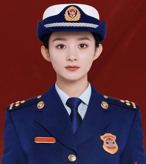 赵丽颖|赵丽颖消防宣传拍摄花絮，摘掉帽子后，被她的头型抢镜了