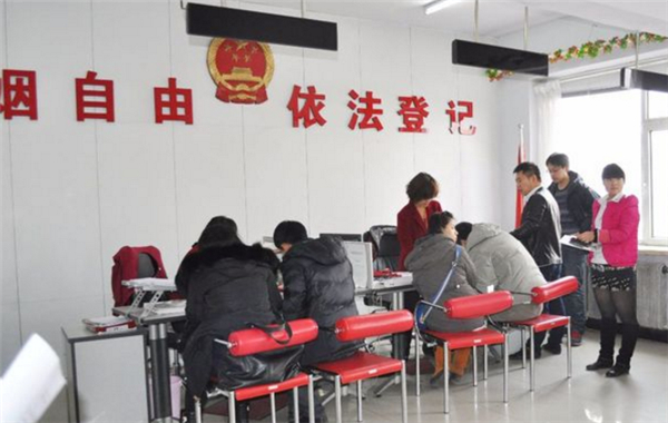 明月的小清风 穷小伙考上硕士后，嫌弃打工原配：抛妻弃子逃离小县城