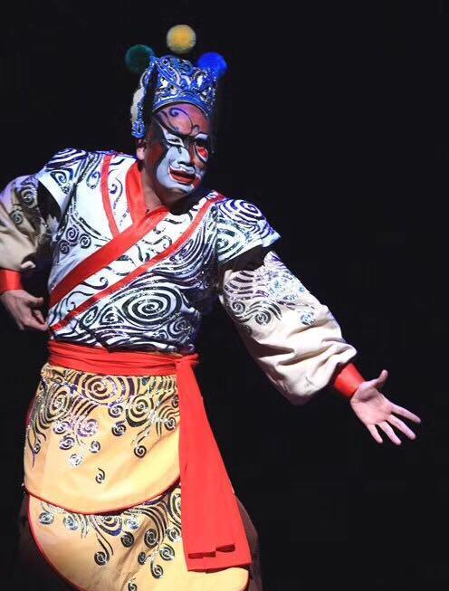 董洪松|京剧演员董洪松上海挨倒好后发文道歉,可同事却称观众叫倒好太low