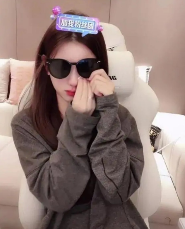 孙一宁|孙一宁直播时美颜掉了,生图颜值引围观,这才是她的真面目