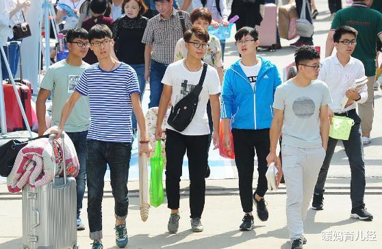 暖妈育儿经|大学生“校外租房”成流行,好好的宿舍说不住就不住,原因很无奈