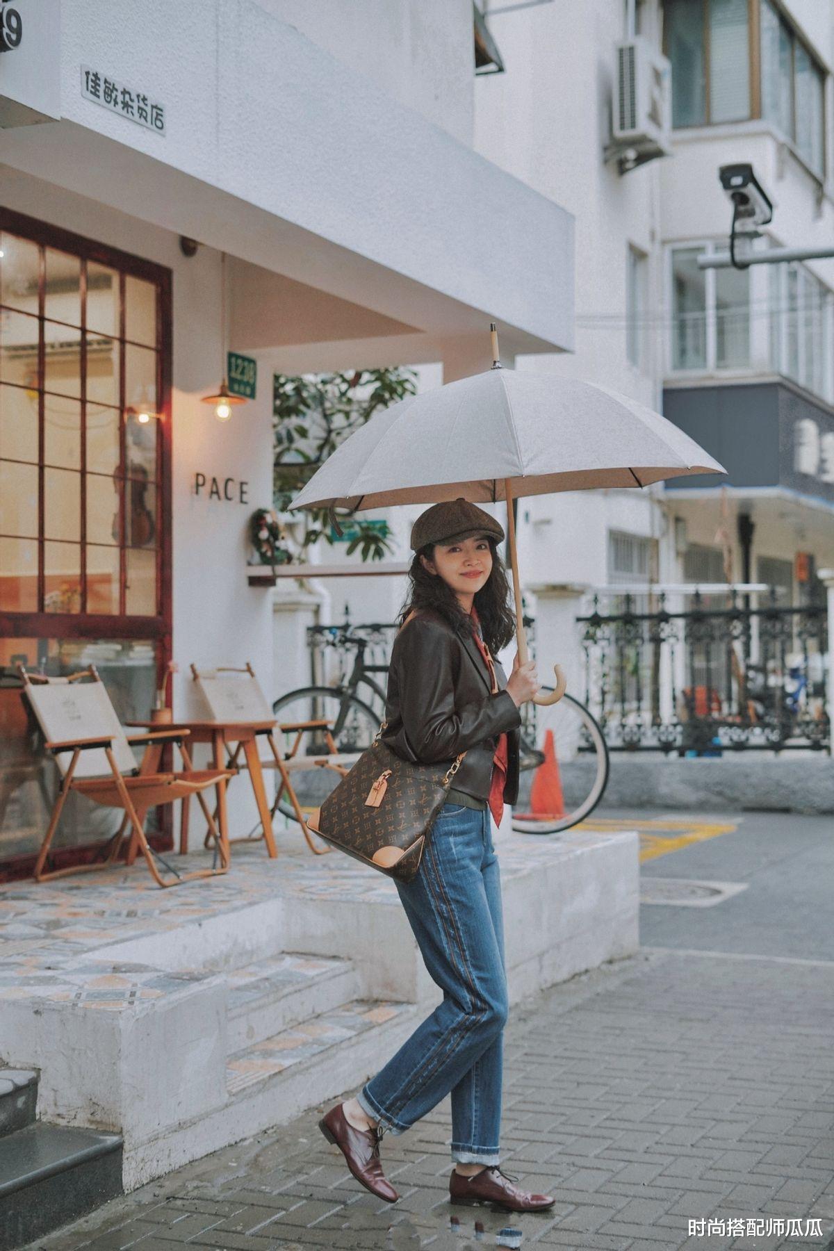 时尚搭配师瓜瓜|女人过了45岁，建议少穿高跟鞋！今秋这“3双”正火，舒适又优雅