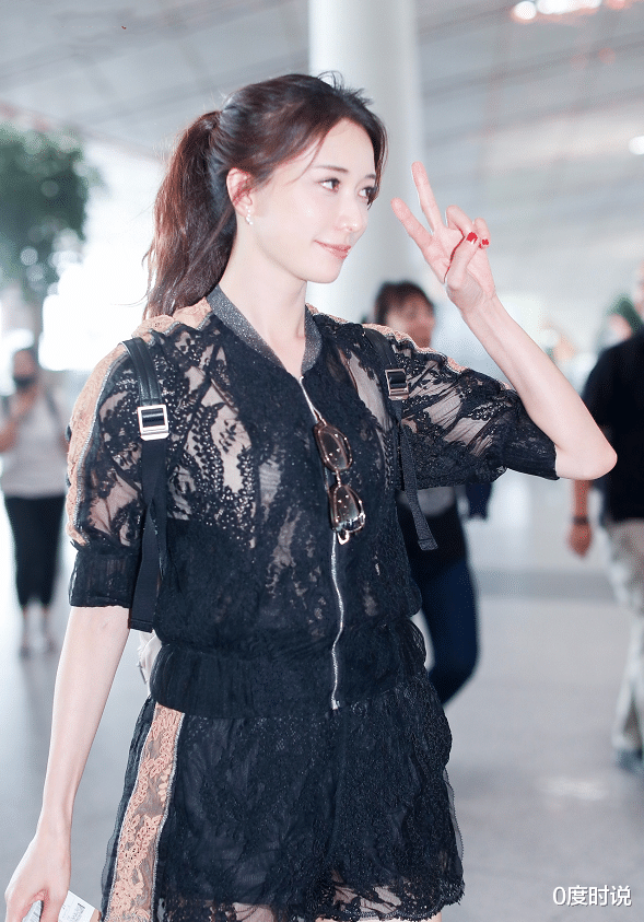 周杰伦|林志玲47岁还这么嫩！穿“蕾丝套装”走机场，这身材哪个少女不羡慕
