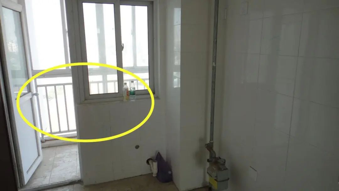 厨房连着小阳台的户型,你家准备打通扩入厨房,还是用来晒衣服?