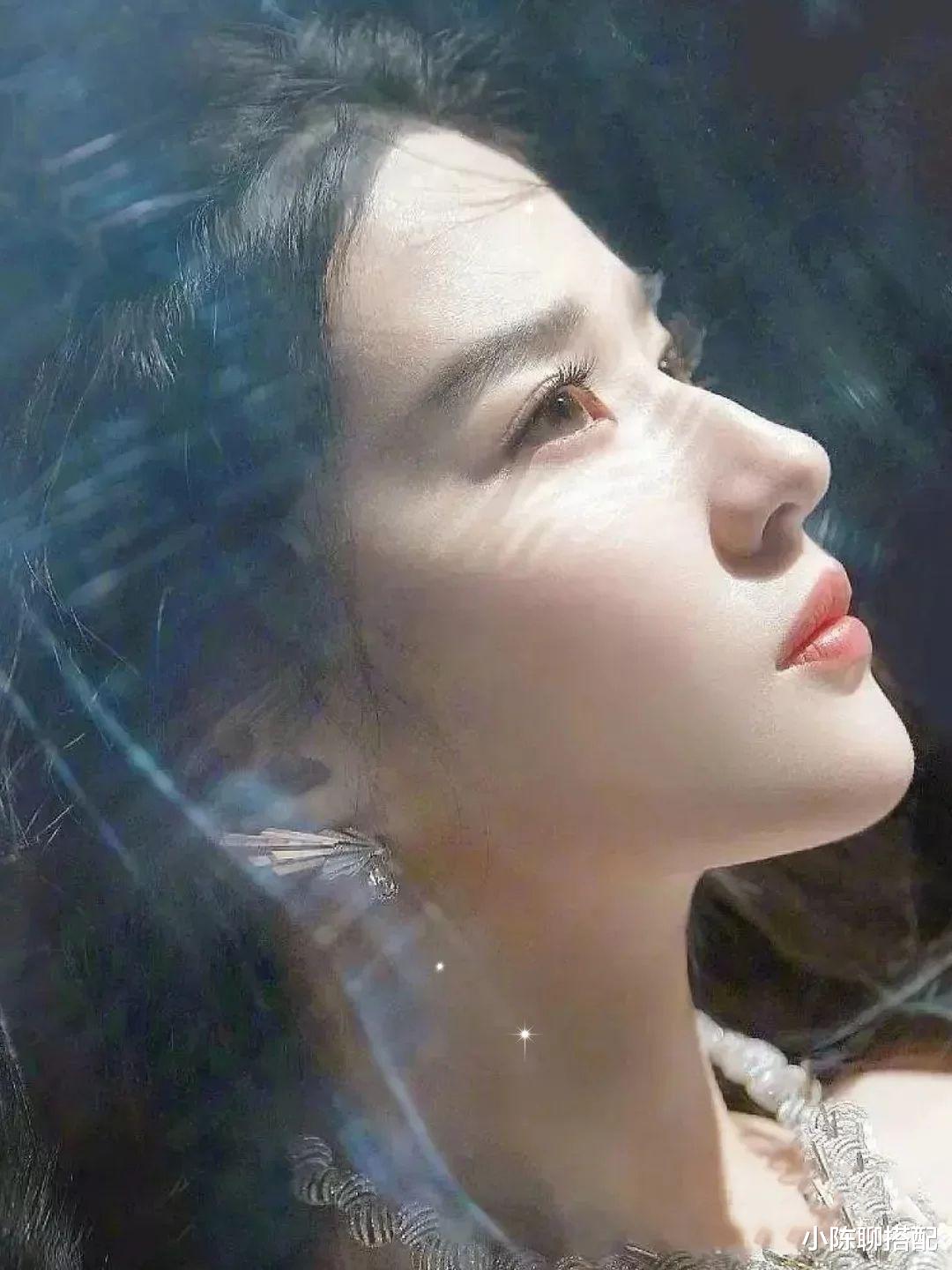 梁小冰|同样都是面中凹陷、塌鼻梁，为何一个长相被争议，一个却是女神