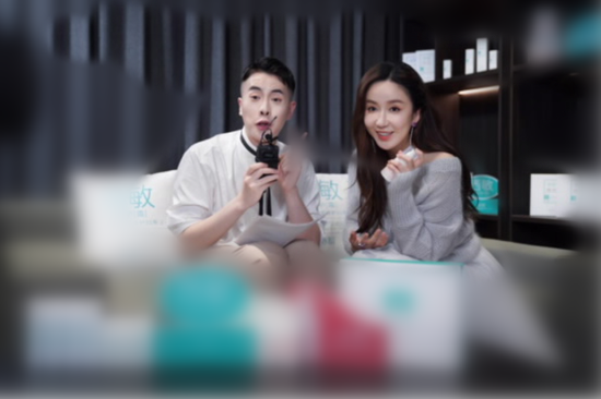 刘亦菲|《爱情公寓》女星“幻灭史”：娄艺潇、李金铭一步走错，沉迷带货