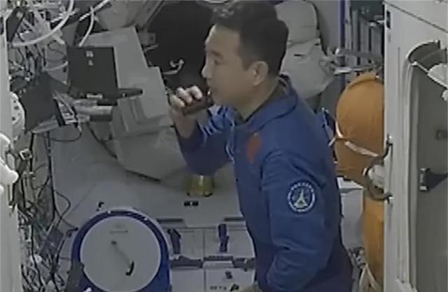 过年了,我国三位在太空的航天员,有什么特殊待遇?至少5项