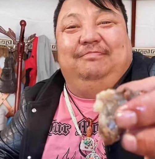 恩克脸上红肉呈“鸡血”状态,直播昏睡无人理,网友:救救他吧