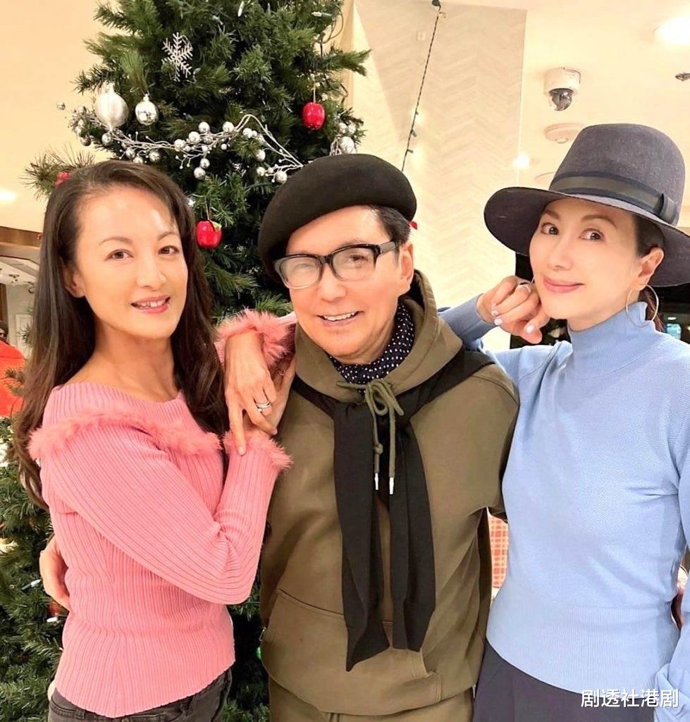 杨宝玲|54岁“亚洲皇后”晒与同届港姐聚会合照，两度离婚，终嫁初恋男友