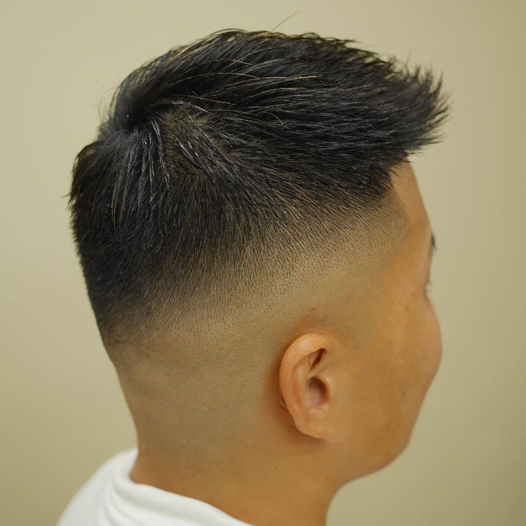 镜子发型 2021极具人气的8种男士发型,帅气有型不落伍,适合大多数男士