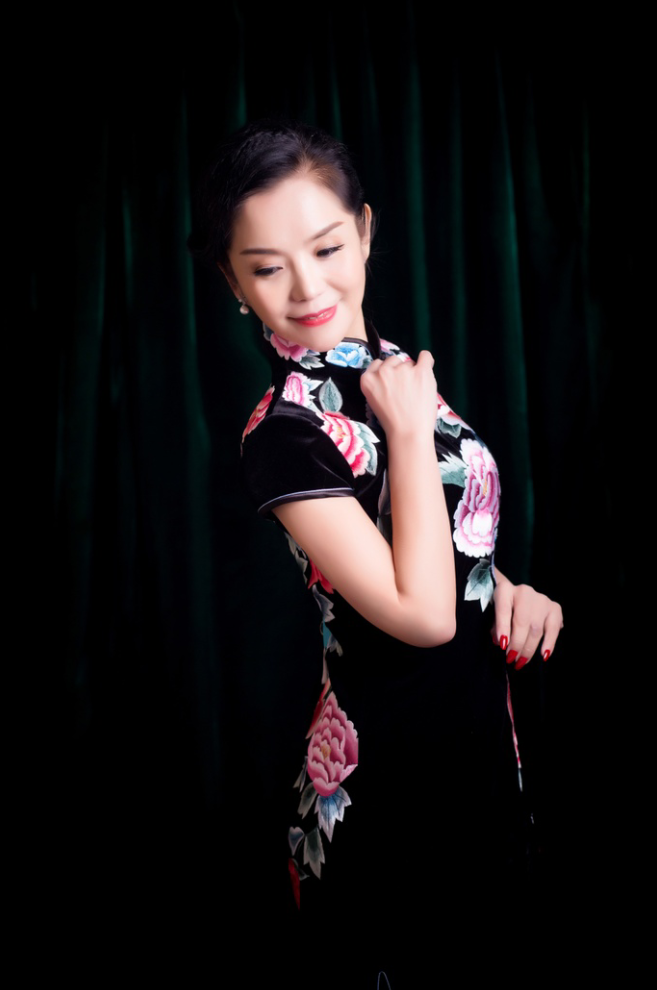 翠萍金扣子|济南旗袍 不一样的金扣子 不缺婀娜与风情