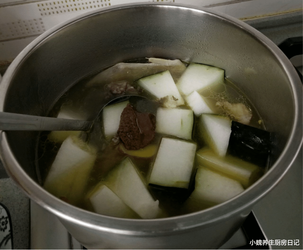 冬瓜|湿气最怕喝“它”，简单炖一锅，营养极高，祛湿排毒，身体更轻松了