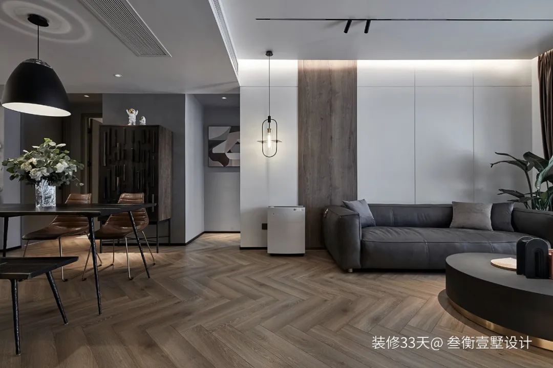 装修设计:135平现代简约品质两居做减法