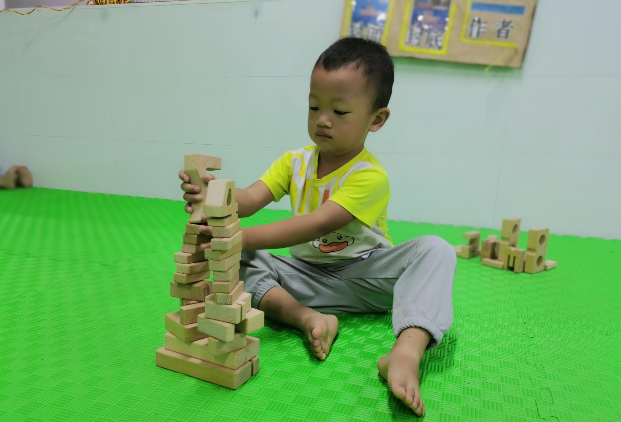 大手牵萌娃|孩子刚上幼儿园，最揪心的妈妈，离不开孩子的也是妈妈