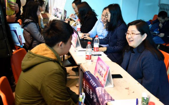 |华为校招大学名单有三所双非学校 内部人士: 阿里也不会卡他们学历