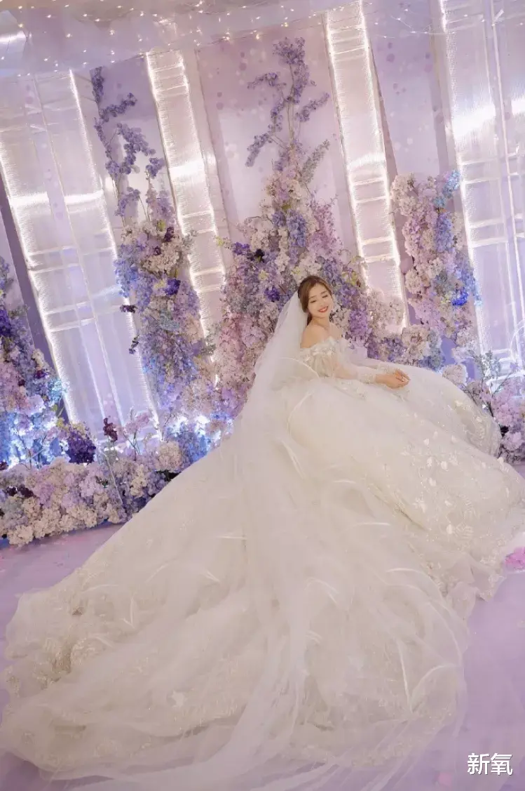 林珊珊|年度最惨新娘？新郎被嘲像路人，闺蜜全副妆造组团晒颜