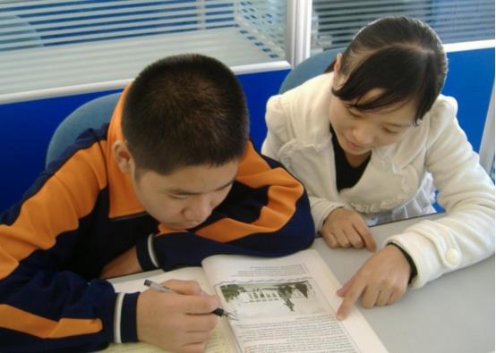 一更育儿|双胞胎补课，家长设局举报老师，网友：漂亮！亲手断送孩子前程