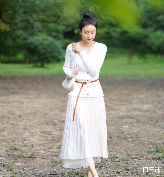 何三沫|怎么打扮才能变成温柔女孩？合理搭配半身裙，轻松呈现温柔气质