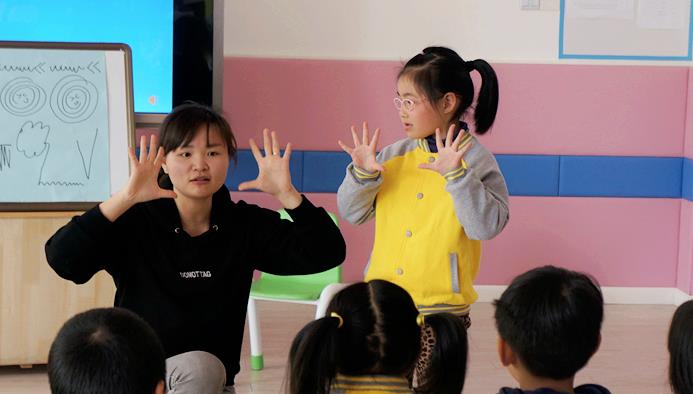 有心人喵喵 幼儿园盛行“新型冷暴力”，孩子苦不可言，父母误认为孩子很快乐