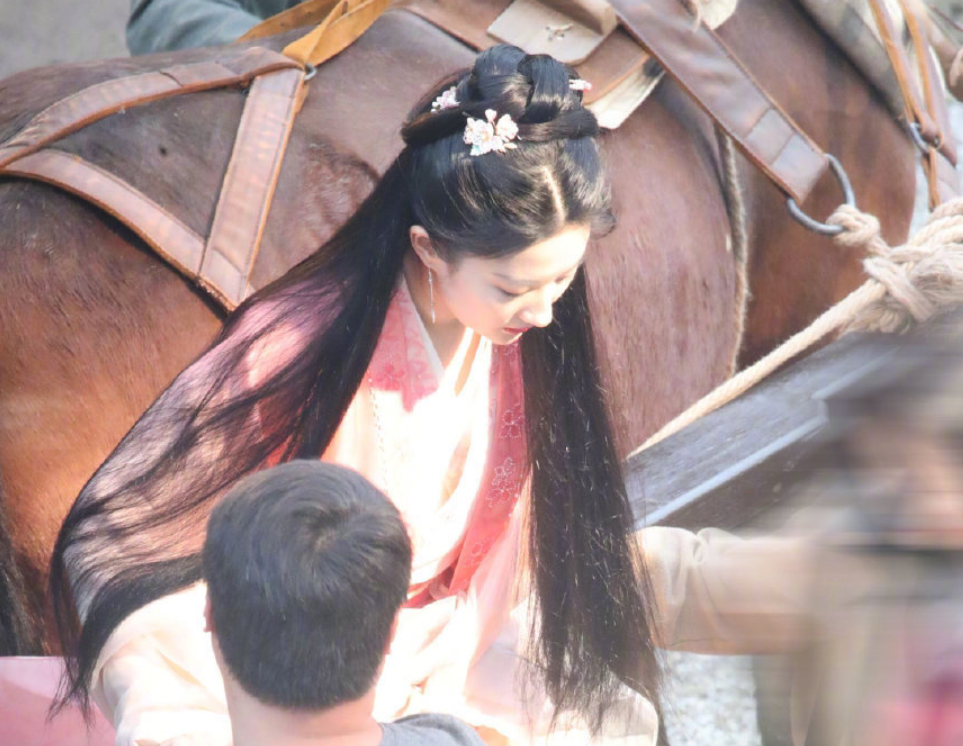 刘亦菲|瘦回来了？刘亦菲《梦华录》曝生图路透，一袭粉衣梦回“王语嫣”