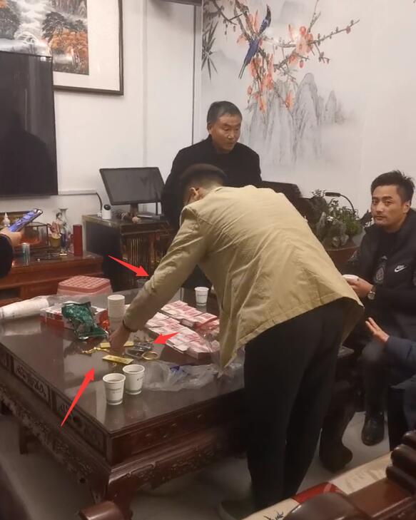 陈亚男|陈亚男母亲登门退还彩礼，金额数目令人咋舌，陈亚男开直播状态差