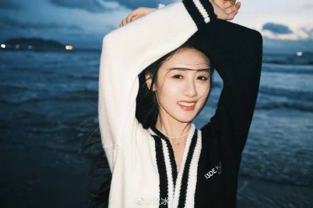 袁冰妍|袁冰妍海边氛围感大片,听海的声音