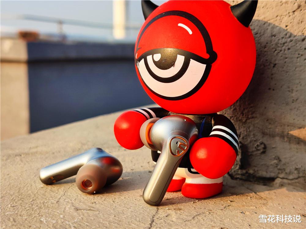 耳机|质朴圆润外观+低调而奢华的音效 戴上你就不想放下的SOUNDPEATS H2