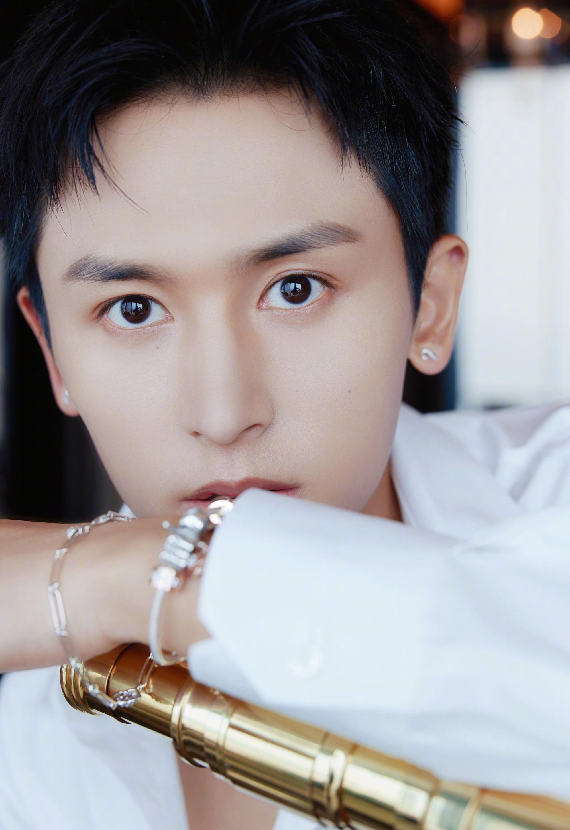 吉克隽逸|张哲瀚出席活动，白色衬衣太吸睛，看完之后我思想不单纯了